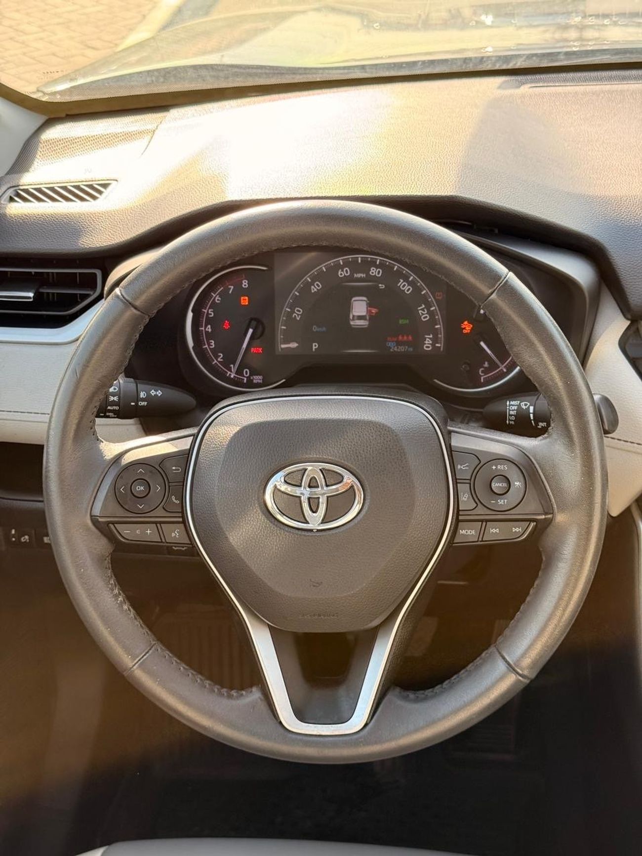 تويوتا راف ٤ XLE premium 2.5L | Sunroof | leather seats | push start full option