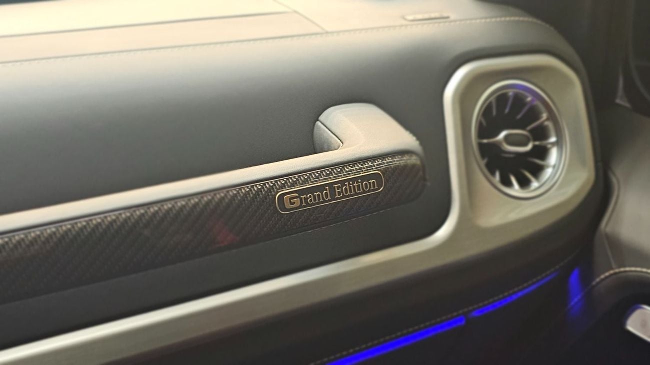 مرسيدس بنز G 63 AMG STD نسخة الجراند اسود مطفي داخلية كاربون فايبر