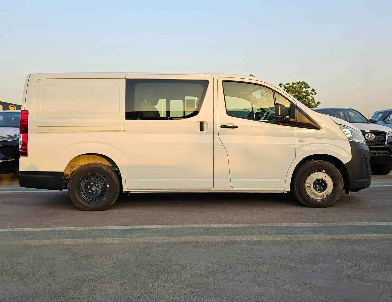 Toyota Hiace STANDARD ROOF / HALF CARGO / MT / 3.5L V6 PETROL / 5DOOR (CODE # 69073)