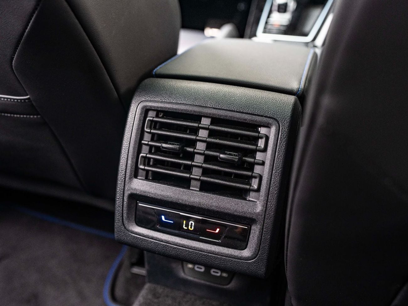 فولكس واجن جولف ار Base 2.0T