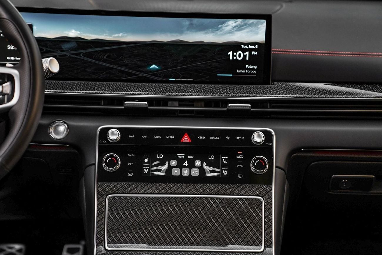 Genesis Gv80 Coupe ROYAL 4WD 3.5T Fully Loaded with head up Display Completely service and ready to go.