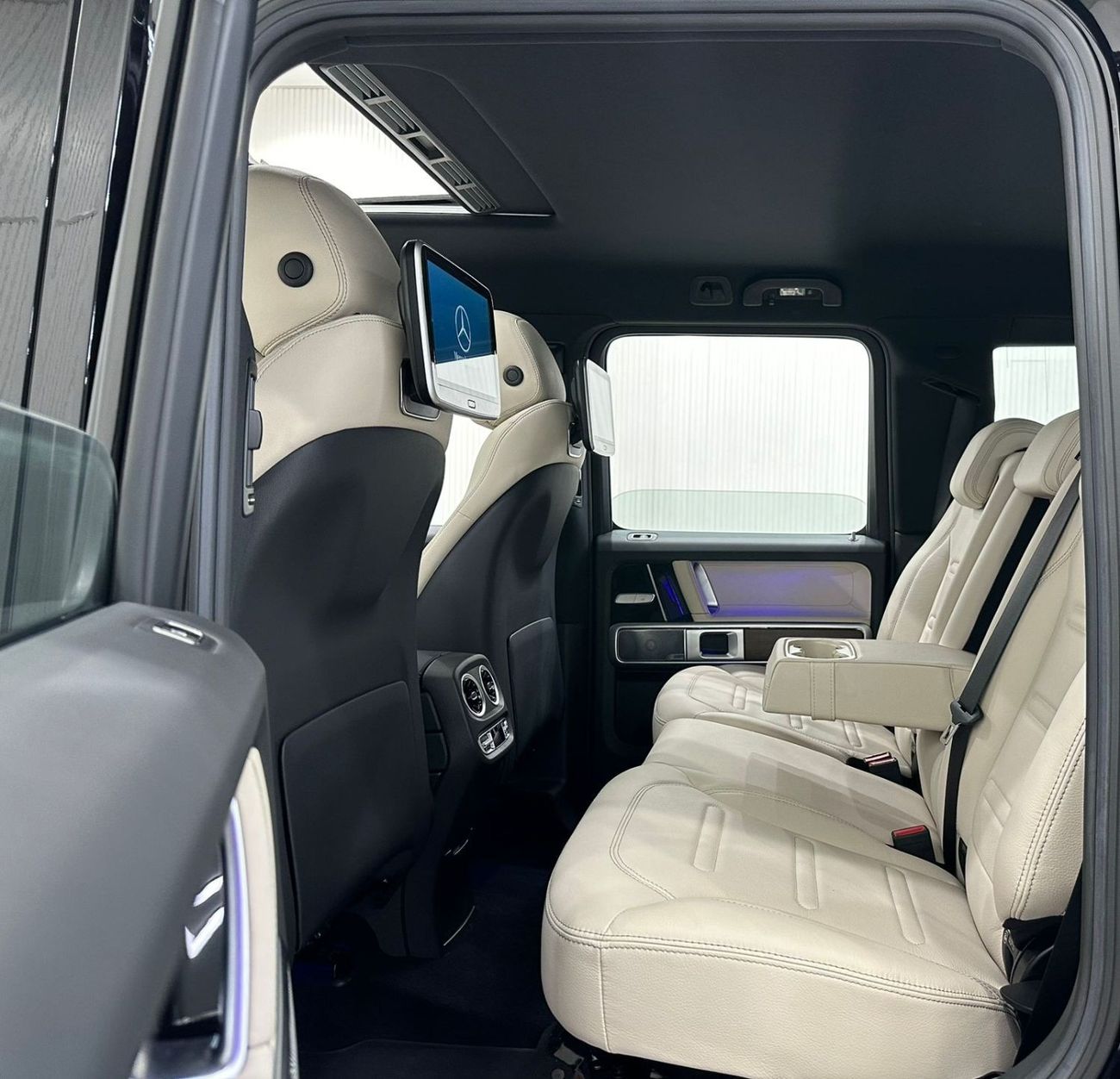 مرسيدس بنز G 500 بريميوم + 2022 Mercedes Benz G500 AMG (G63 Kit), 2027 Mercedes Warranty, 2026 Mercedes Service Pack,