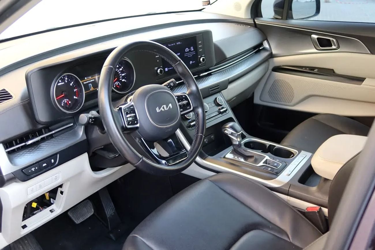 Kia Carnival EX - American Specs - Low Mileage MPV