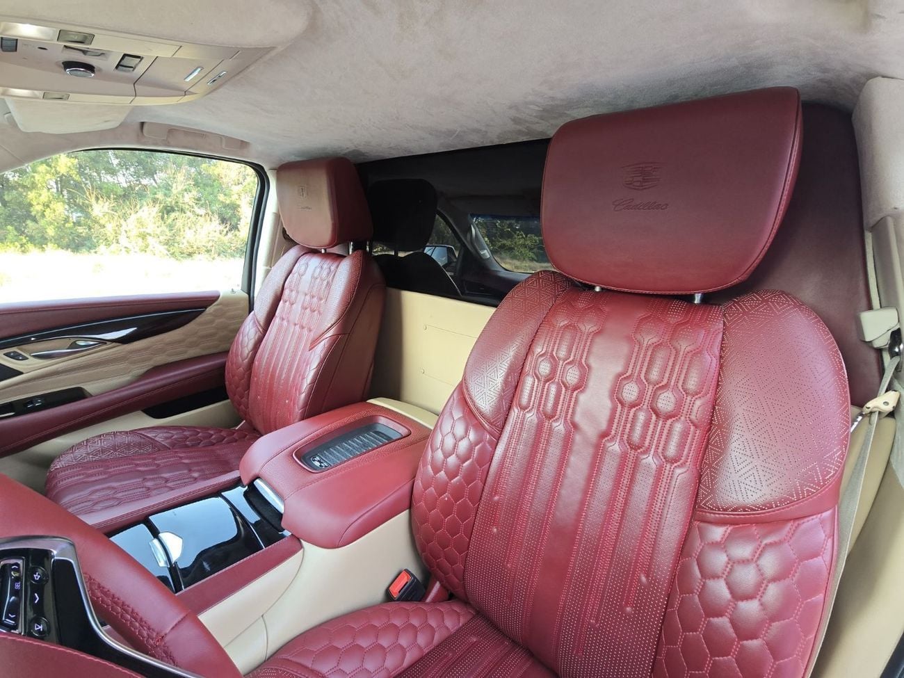 Cadillac Escalade PLATINUM 6.2L CADILLAC ESCALADE 2018 GCC // LOW MILEAGE // VIP SEATS // TV // PERFECT CONDITION