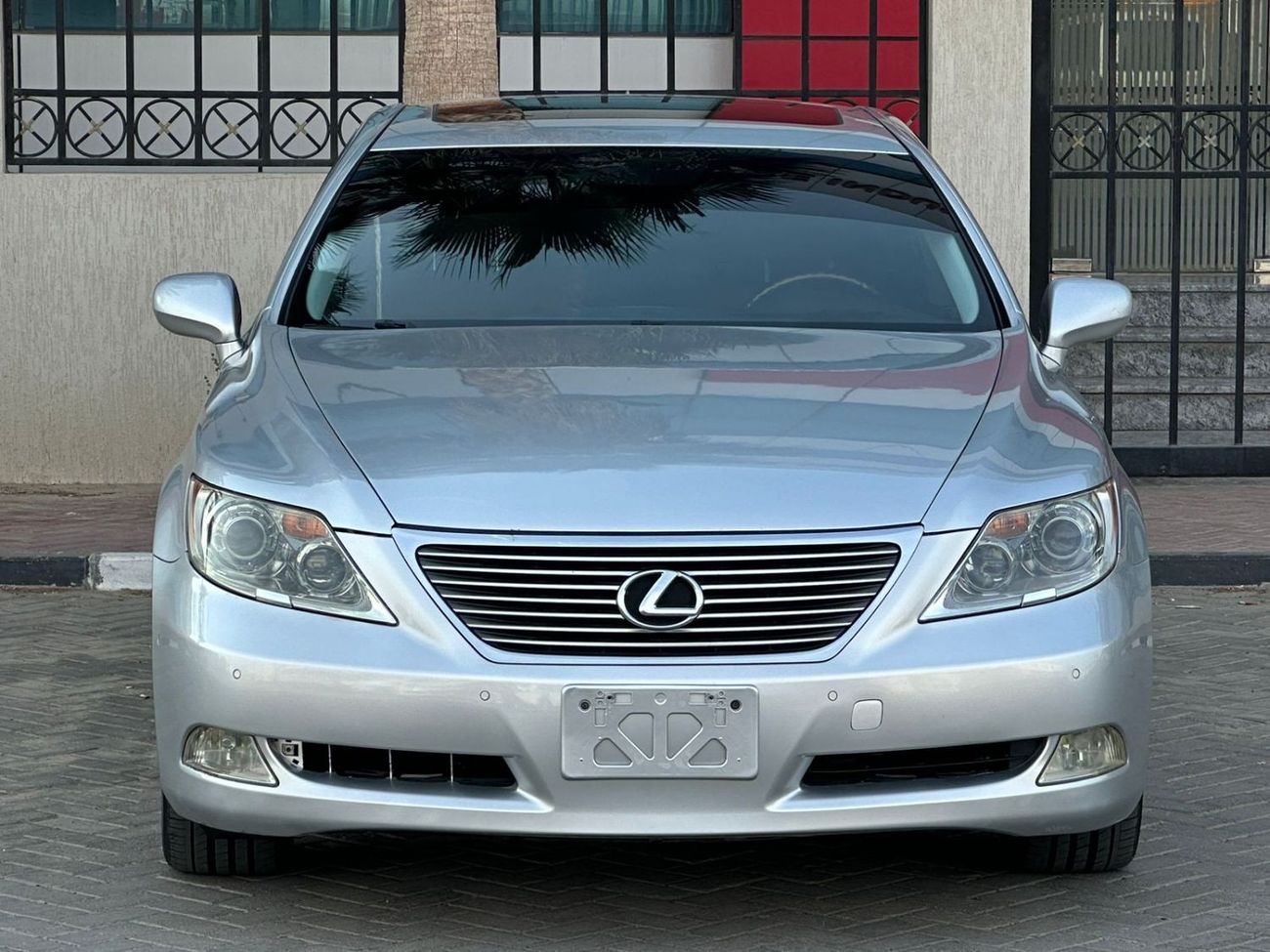 Lexus LS460 Lexus LS460 Model: 2007 Mileage: 220,000 Km  Price: 22,000 dirhams Come to America Full option No. 1