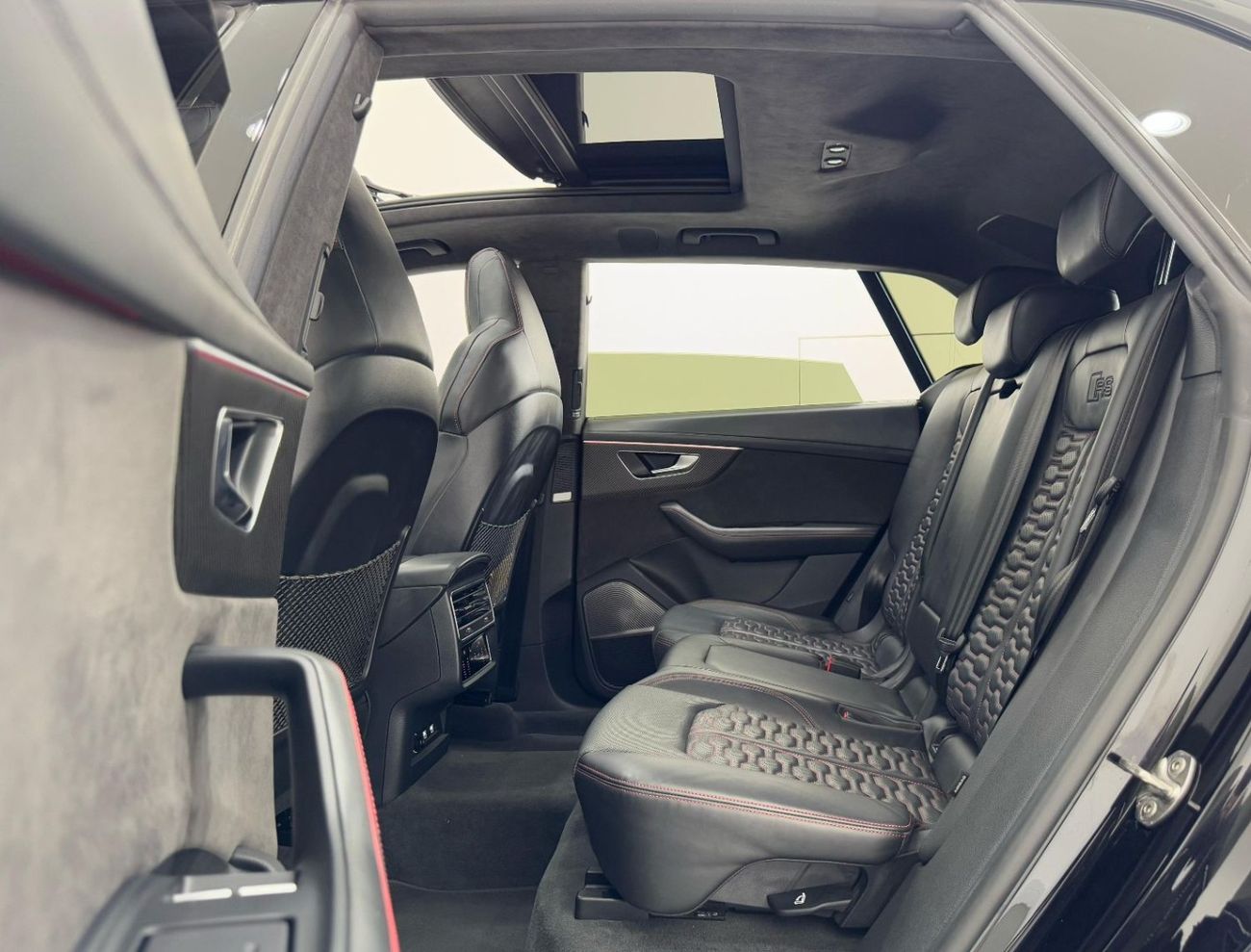 Audi RS Q8 TFSI quattro 4.0L 2020 Audi RSQ8 Quattro, Warranty, Audi Service Pack, Carbon Fiber Package, GCC