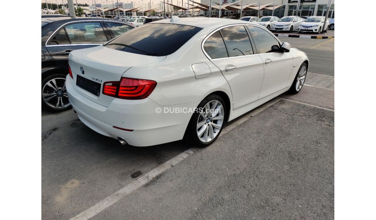 BMW 535i 2011 Full options Gulf specs sunroof navigation camera