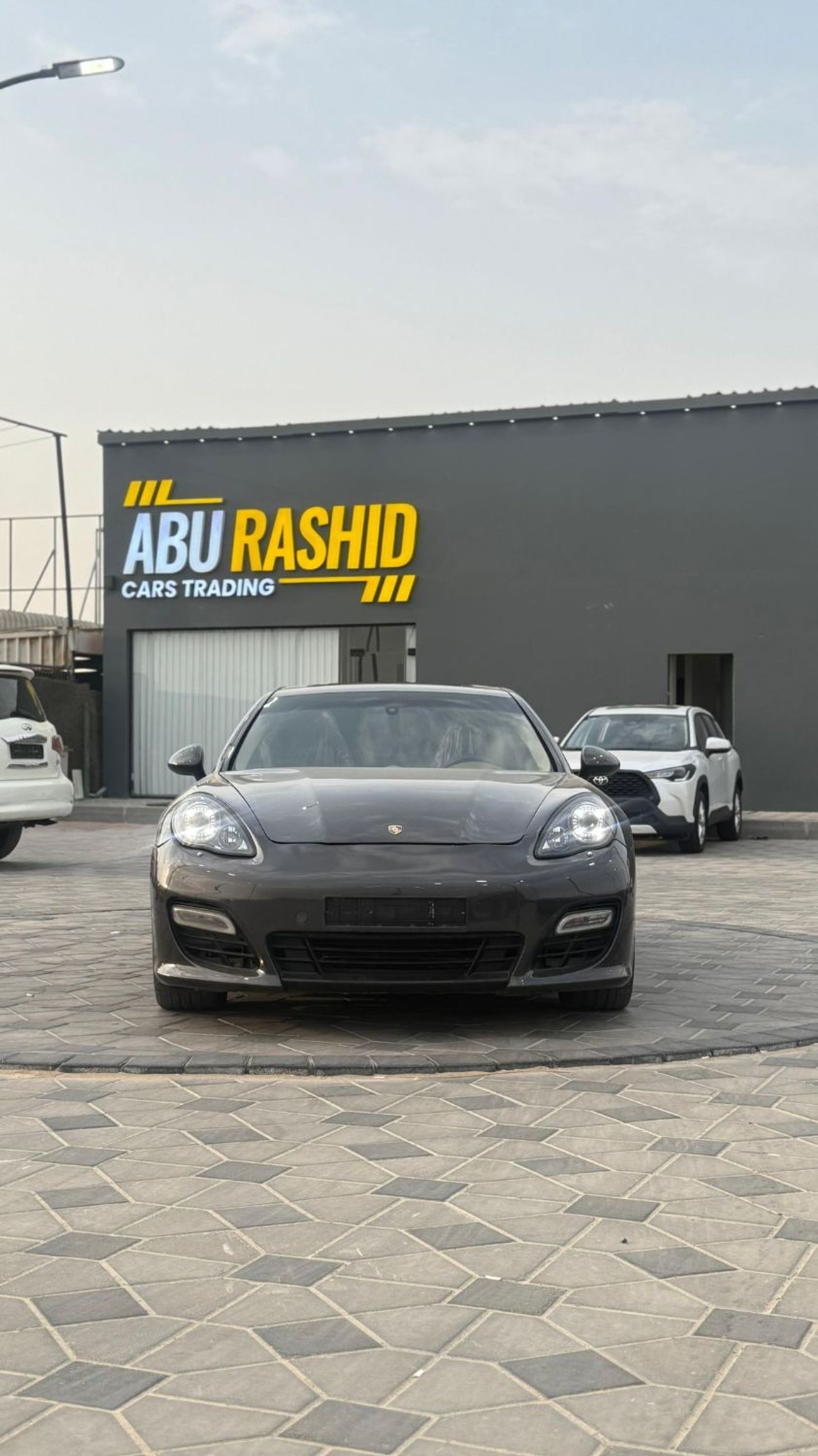 Porsche Panamera GTS 4.8L (424 HP)