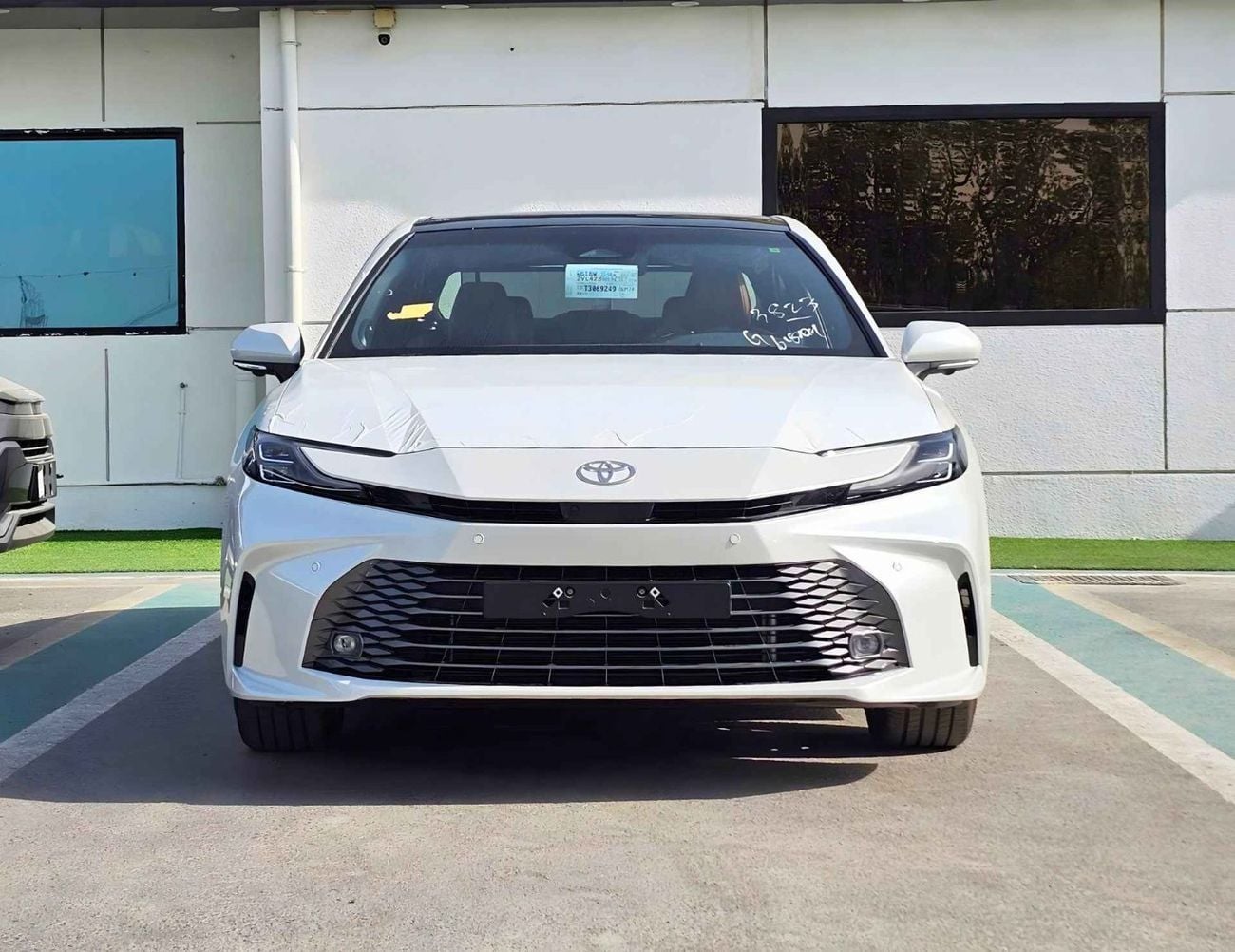 Toyota Camry LUMIERE HYBRID /2.5L V4 PETROL/RADAR / PANORAMIC ROOF /360*CAMERA/HEADS UP DISPLAY (CODE#CLM)