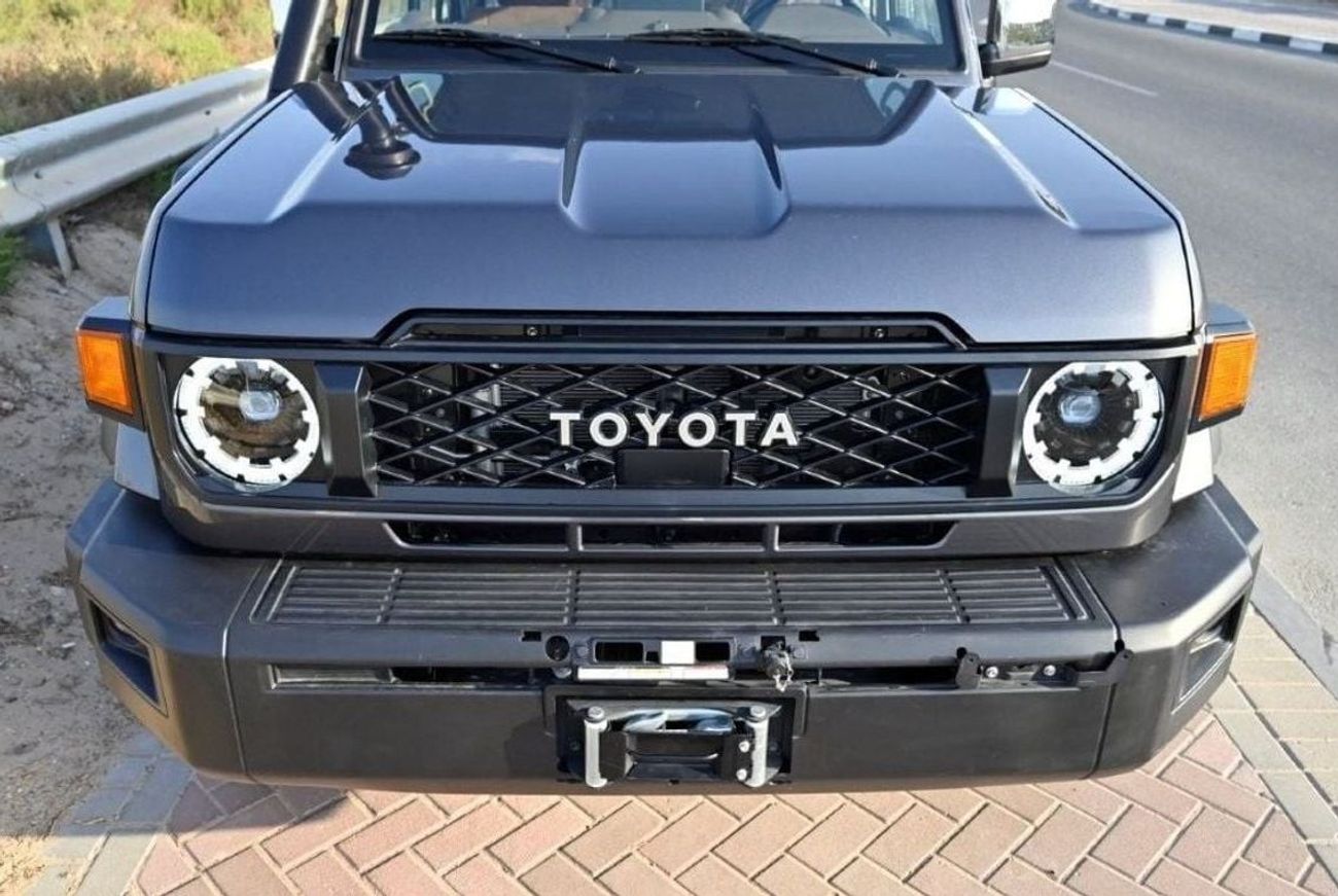 تويوتا لاند كروزر 70 2025 TOYOTA LAND CRUISER 76 HARDTOP SDLX V6 4.0L PETROL 4WD 5-SEATER AT
