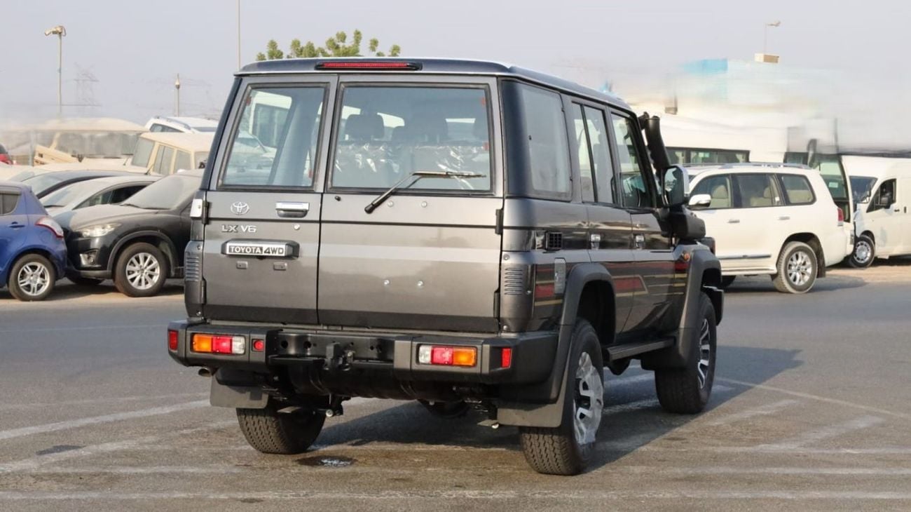 تويوتا لاند كروزر 70 Toyota Land Cruiser LC76 2.8 AT 2026
