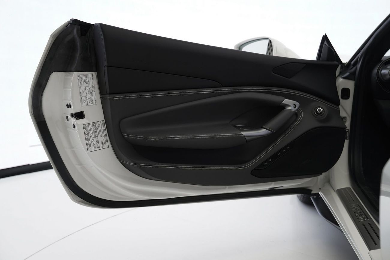 Ferrari F8 Spider 3.9T V8