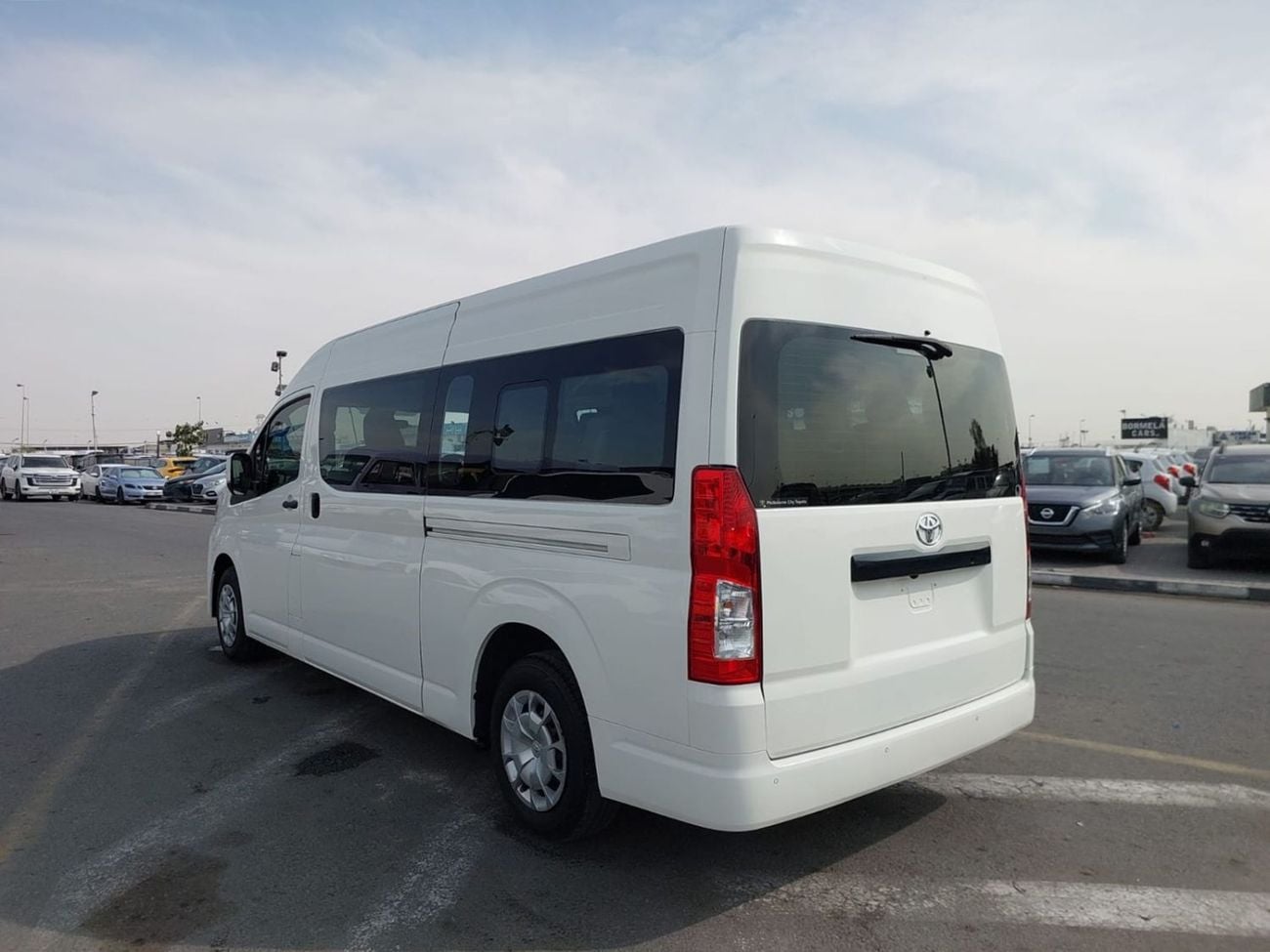 Toyota Hiace (RAMADAN OFFER) TOYOTA HIACE COMMUTER VAN RHD 2020 MODEL 2.8 L DIESEL AUTOMATIC(PM04978)