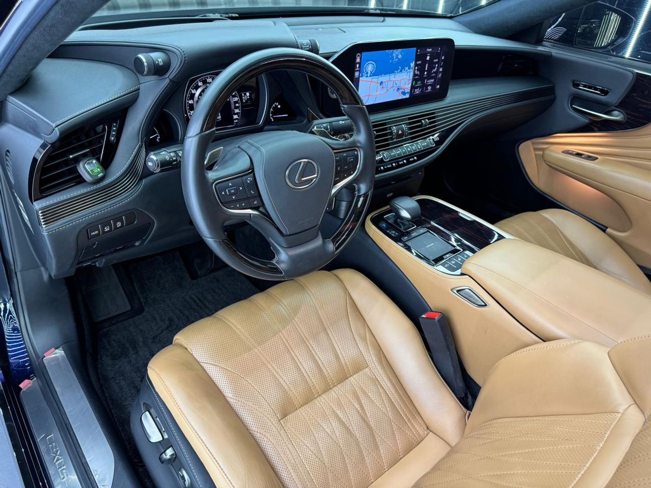 لكزس LS 500 PLATINUM