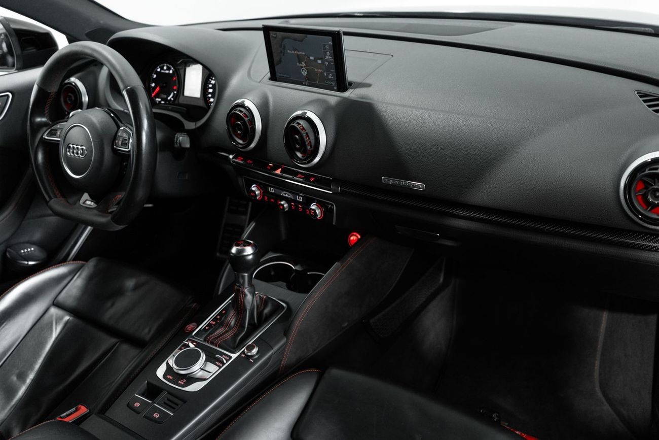 Audi RS3 TFSI quattro 2.5L (362 HP) Hatchback