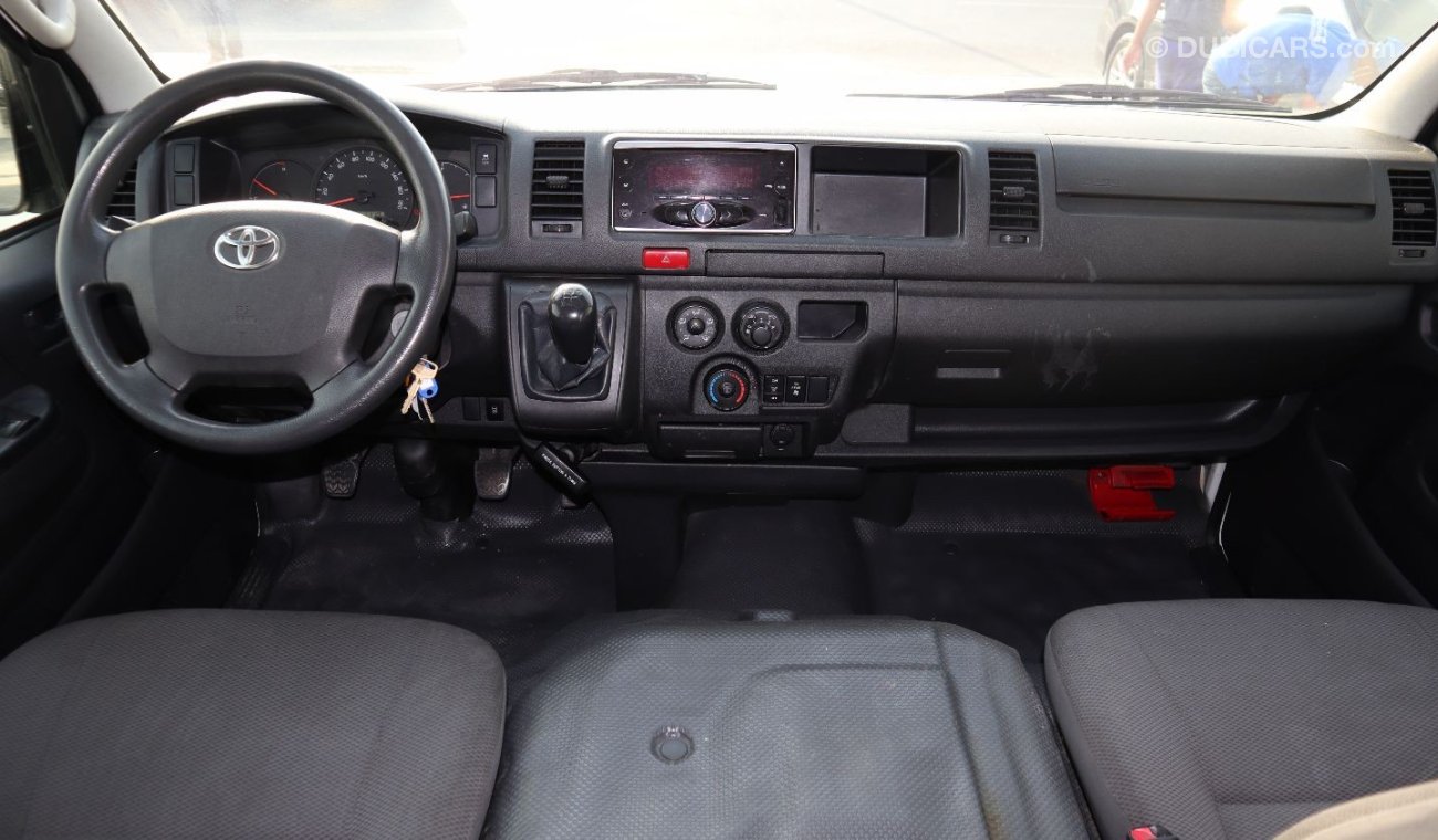 Toyota Hiace Toyota Haice High Roof 2017  GCC in excellent condition without accidents, very clean from inside an