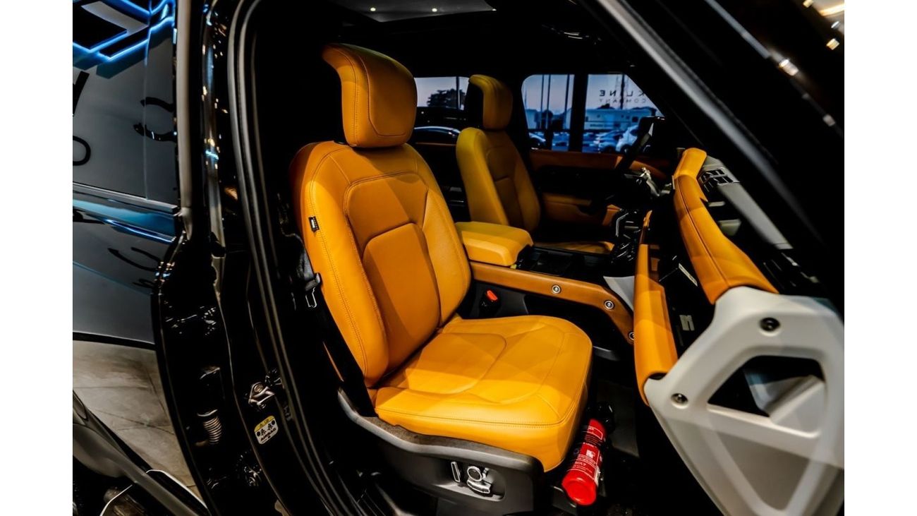 Land Rover Defender 2023 Landrover Defender 130 HSE P400, 2028 Al Tayer Warranty + Service Contract Valid, Low KMs, GCC