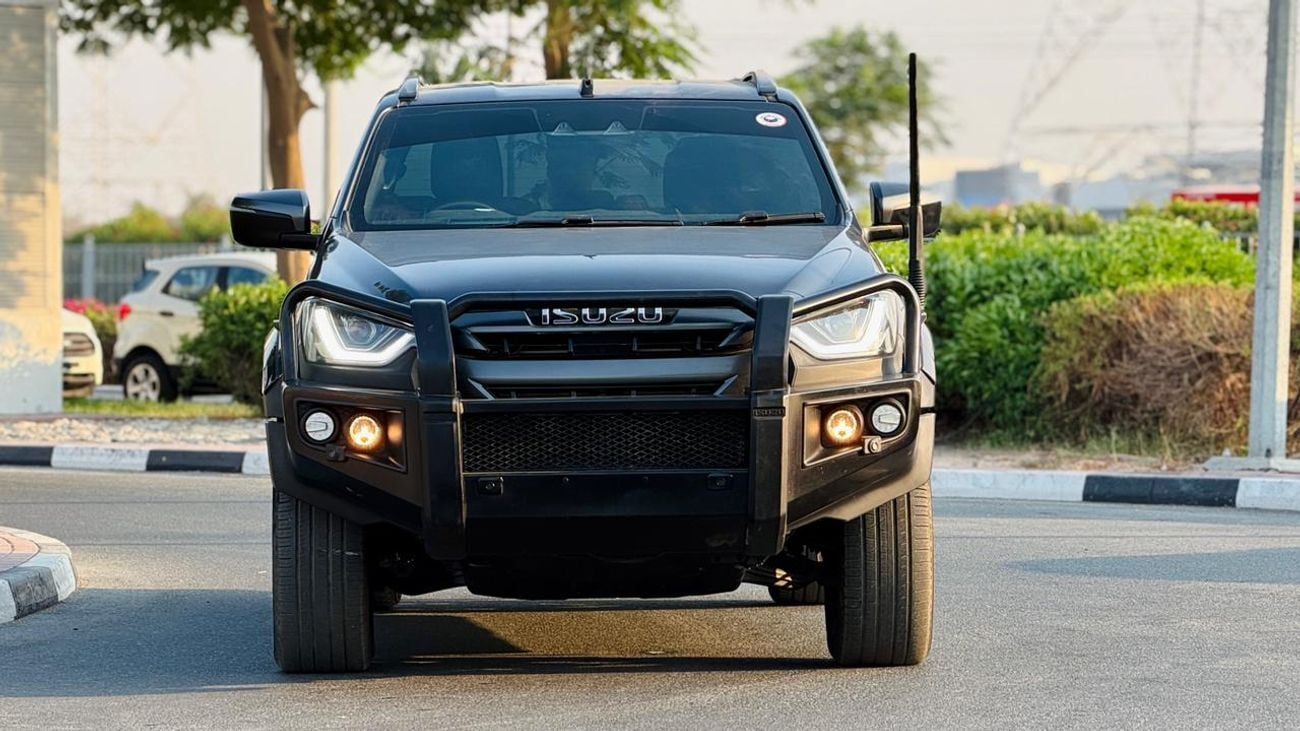 إيسوزو D ماكس X-TERRAIN | HEAVY OFF-ROAD FRONT BUMPER | PUSH START | REAR VIEW CAMERA | AT | 3.0L DIESEL | POWER S