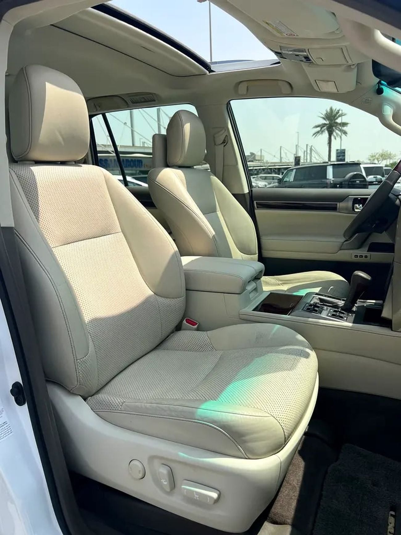 Lexus GX460 GX 460 Platinum | GCC Specs full service history from al Futtaim | Excellent Condition
