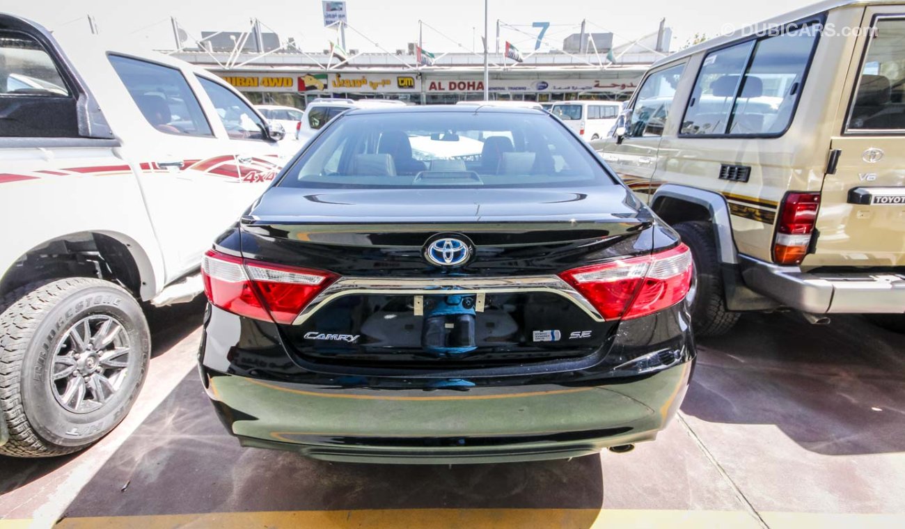 Toyota Camry SE Hybrid