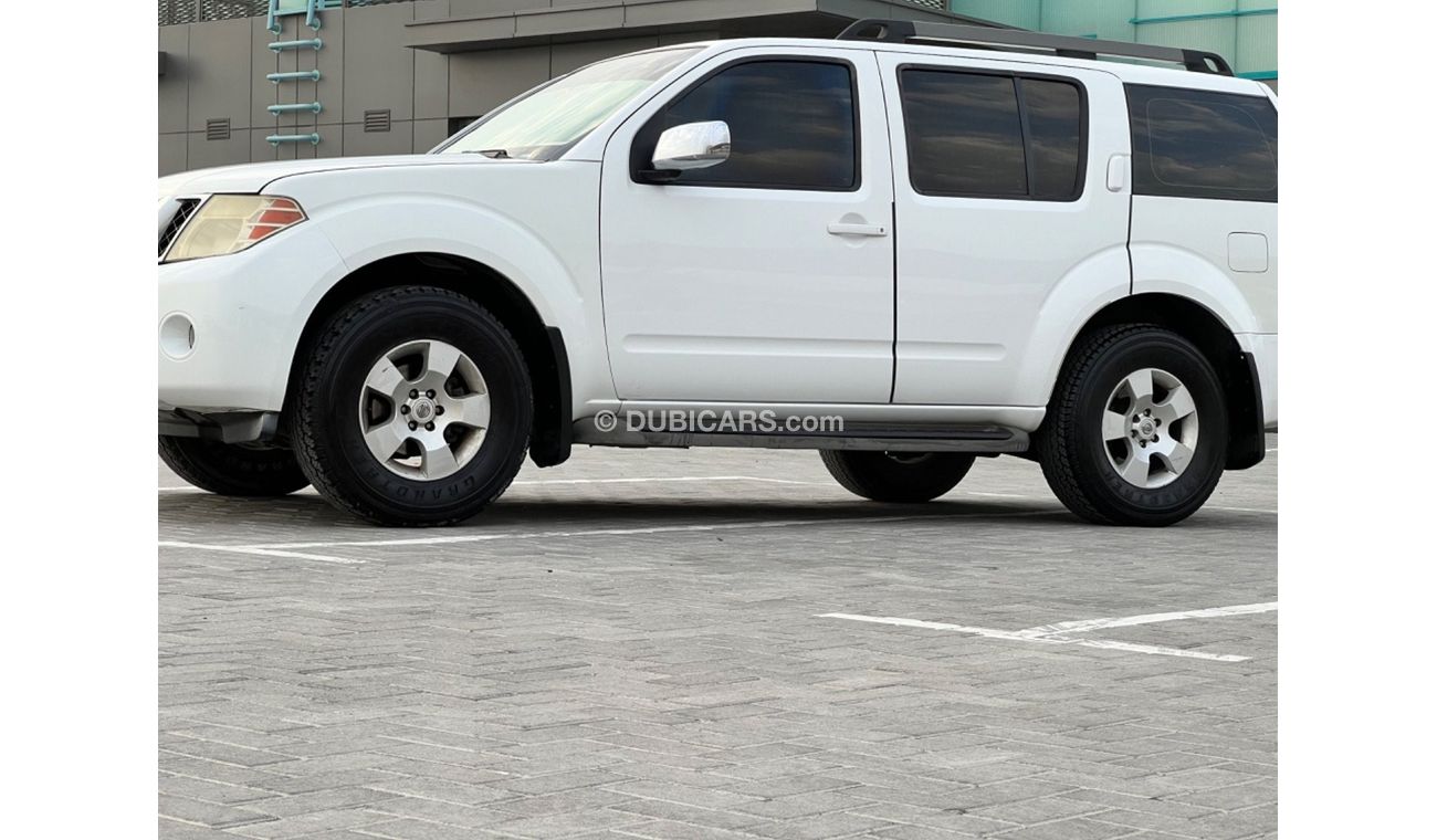 Nissan Pathfinder SE