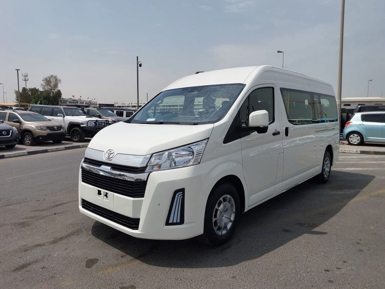 Toyota Hiace TOYOTA HIACE COMMUTER VAN RHD 2020 MODEL 2.8 L DIESEL AUTOMATIC(PM16665)