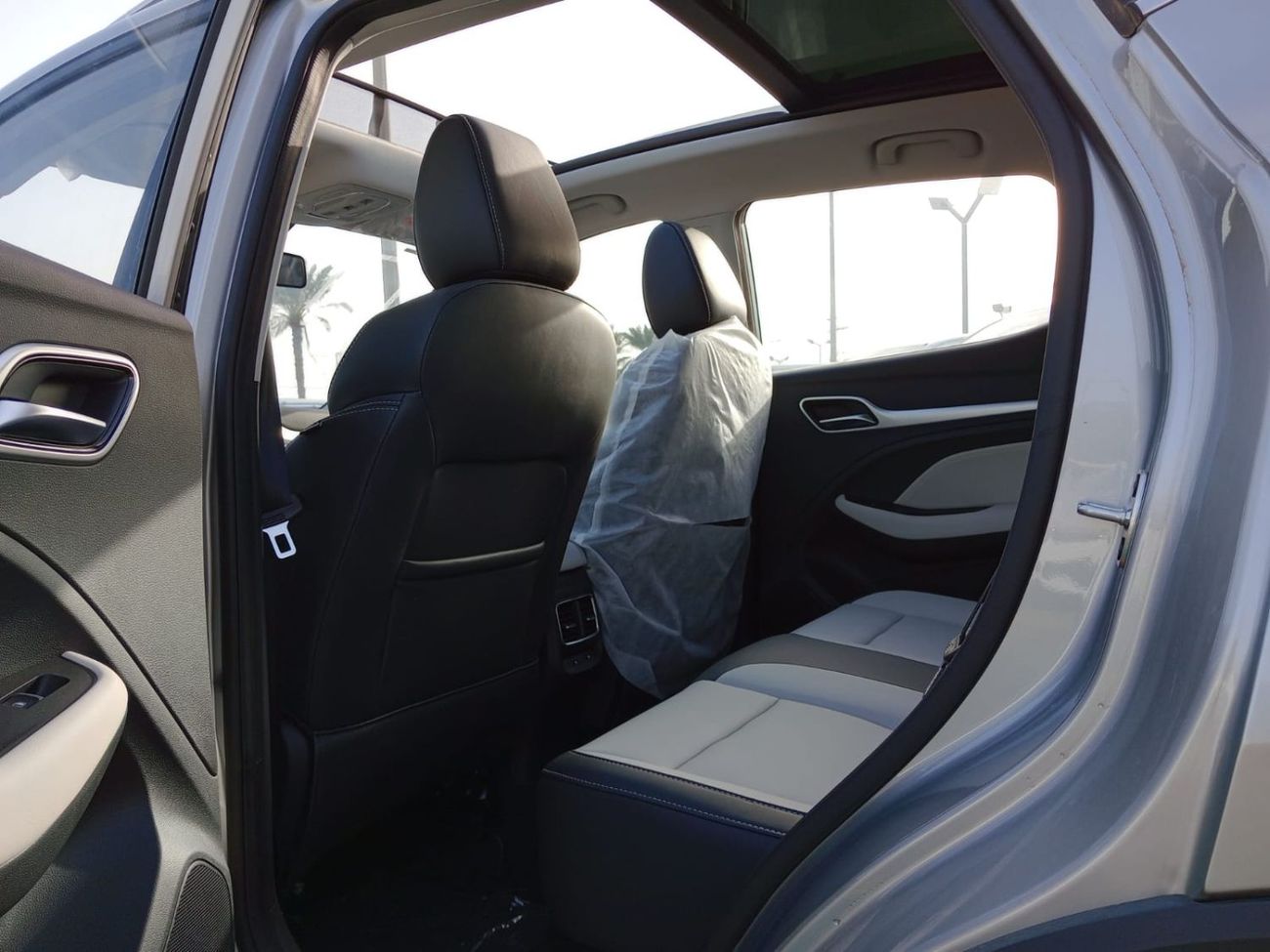 MG ZS MG ZS 2025  luxury 1.5L Petrol SUV FWD silver  color