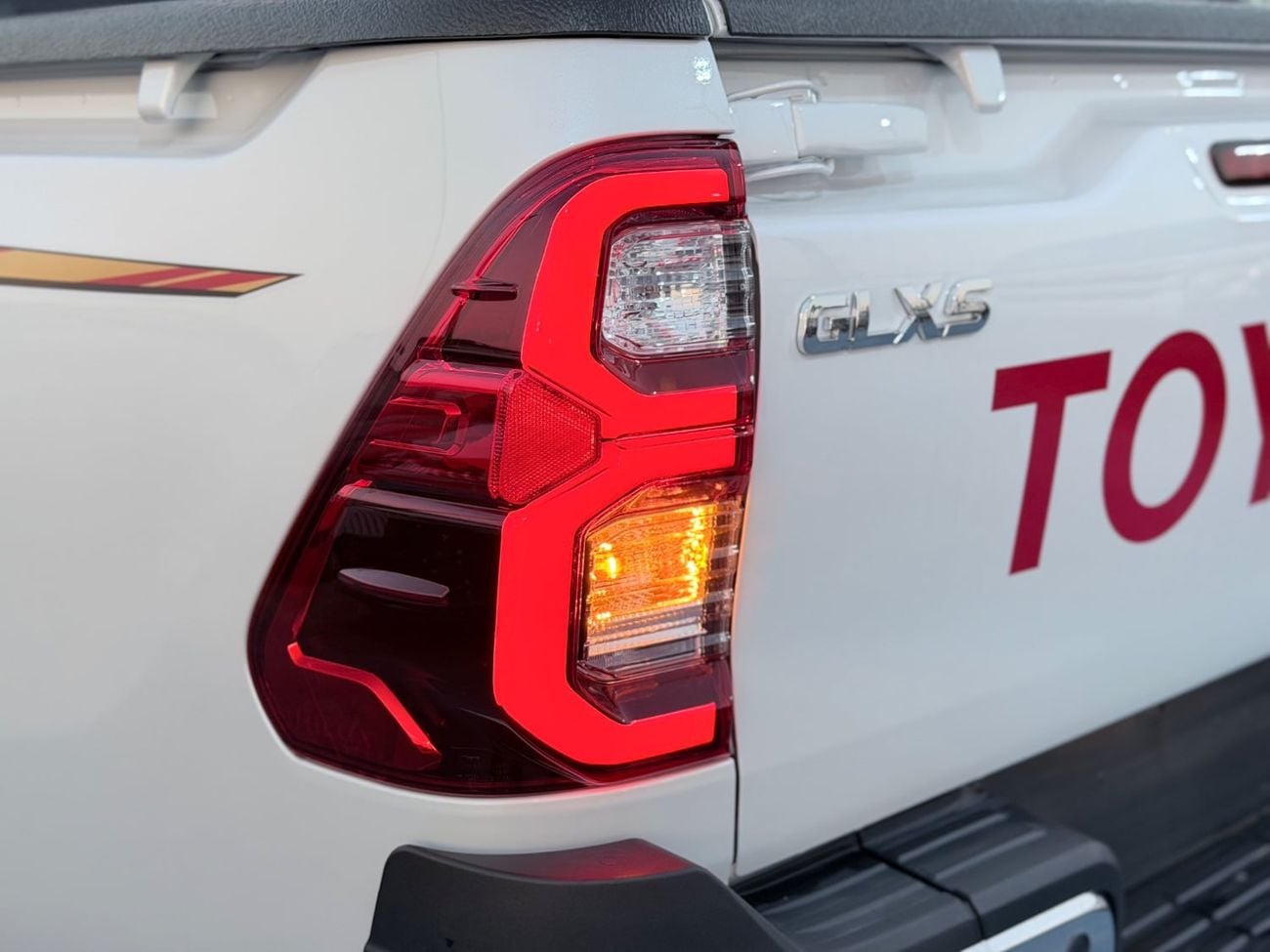 Toyota Hilux GL Toyota Hilux Full Option, 2.4-litre diesel, manual gearbox.