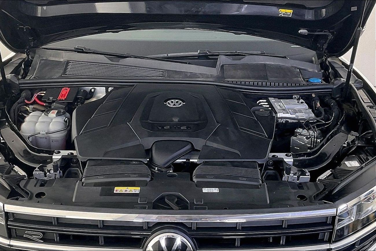 Volkswagen Touareg R-LINE | Guaranteed Warranty | 0 Down Payment