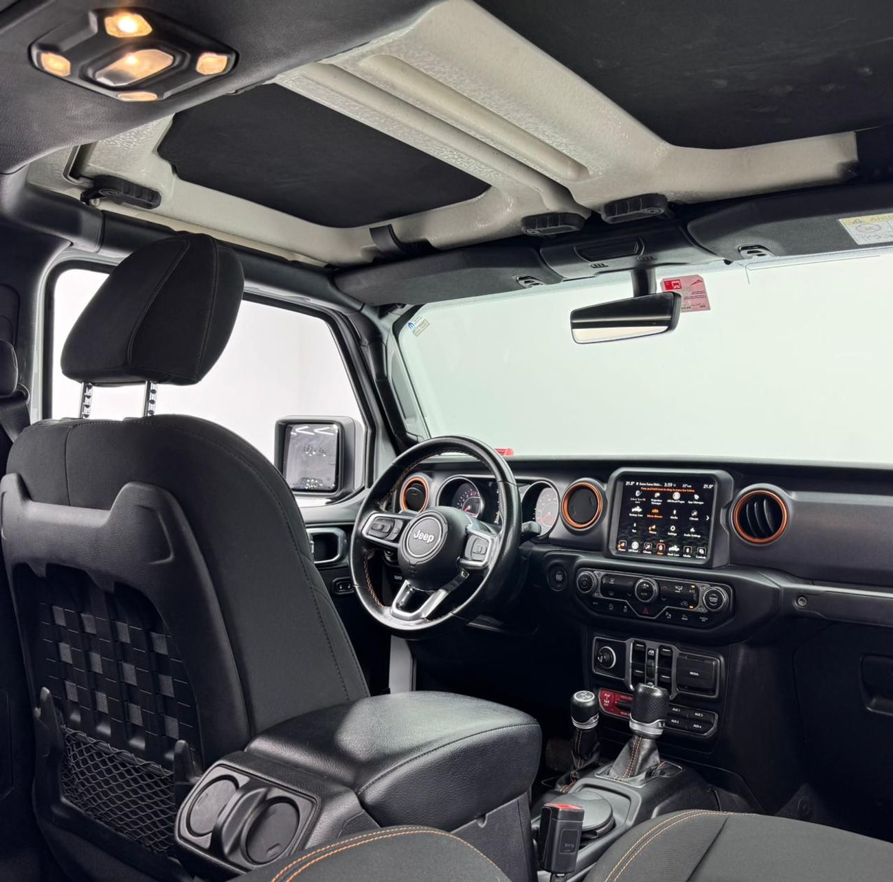 Jeep Gladiator Sand Runner 3.6L 2021 Jeep Gladiator Sand Runner, 2026 Jeep Warranty, Jeep Service History, GCC