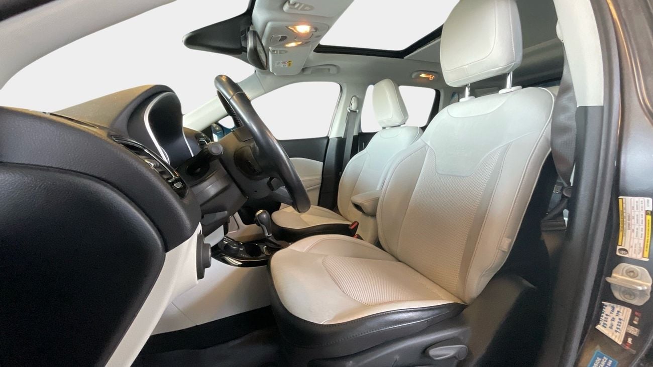 جيب كومباس 2.4 LIMITED HIGHLINE 4WD AUTO | شامل الضمان | 0 ﺪﻔﻋﺓ ﺃﻮﻟﻯ