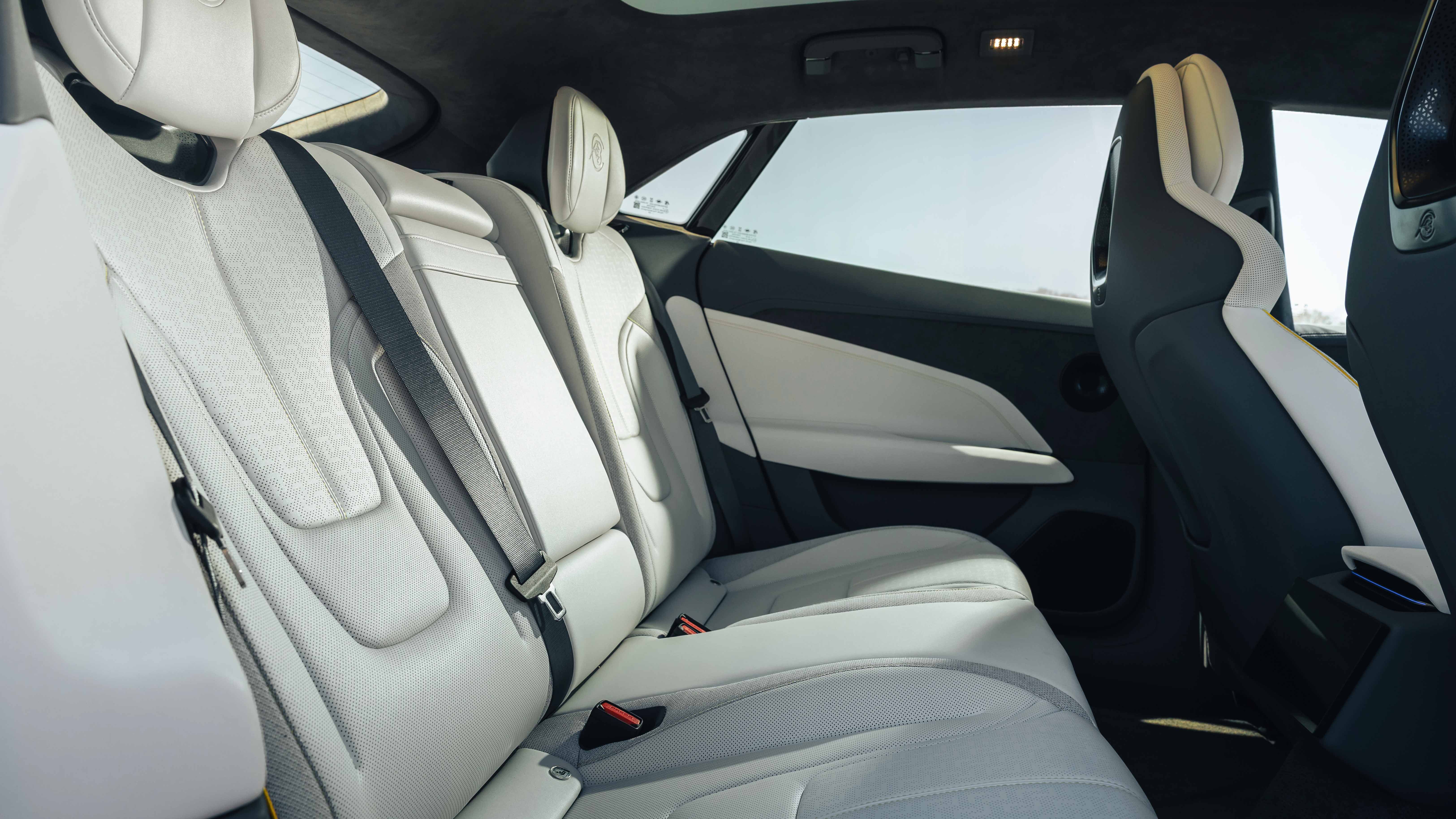 لوتس إيميا interior - Seats Profile