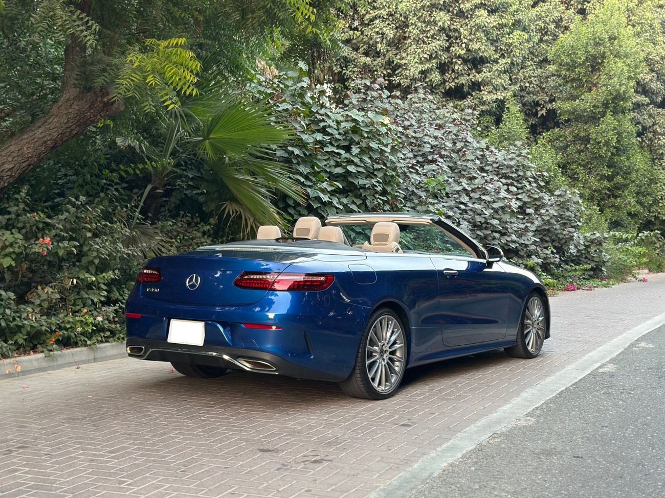 مرسيدس بنز E 450 3.0L V6 | 362 HP | 2023 | Convertible | 28000 KM | Excellent Condition | Full Option