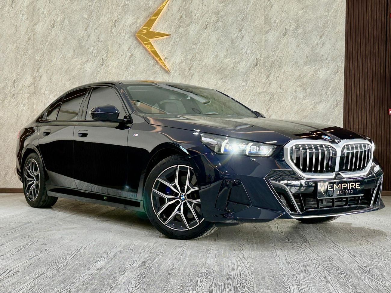 بي أم دبليو 520i BMW 520I M SPORT 2024 UNDER WARRANTY FULL OPTION