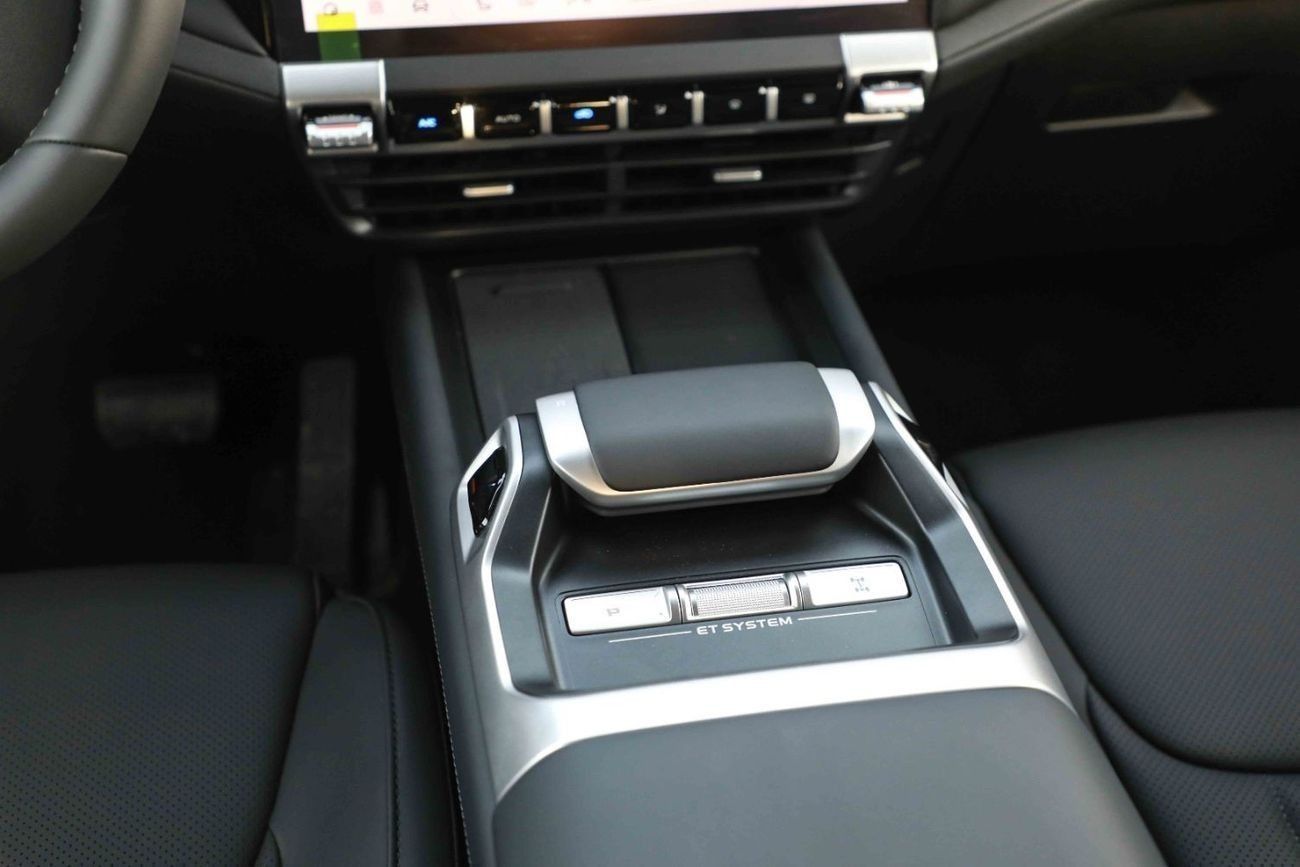 Changan Deepal G318 2024 Changan Deepal G318 Comfort - Plug-in Hybrid - White inside Black