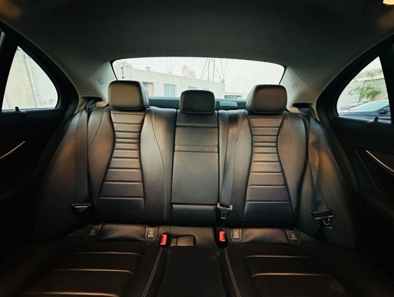 Mercedes-Benz E300 Std AED 2060 PM MERCEDES-BENZ E300 0% DP WELL MAINTAINED