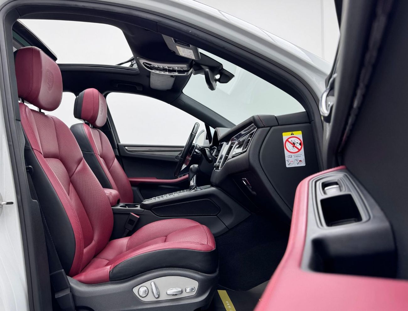 بورش ماكان GTS 3.0L (360 HP) 2017 Porsche Macan GTS, Service History, Excellent Condition, Low Km, GCC