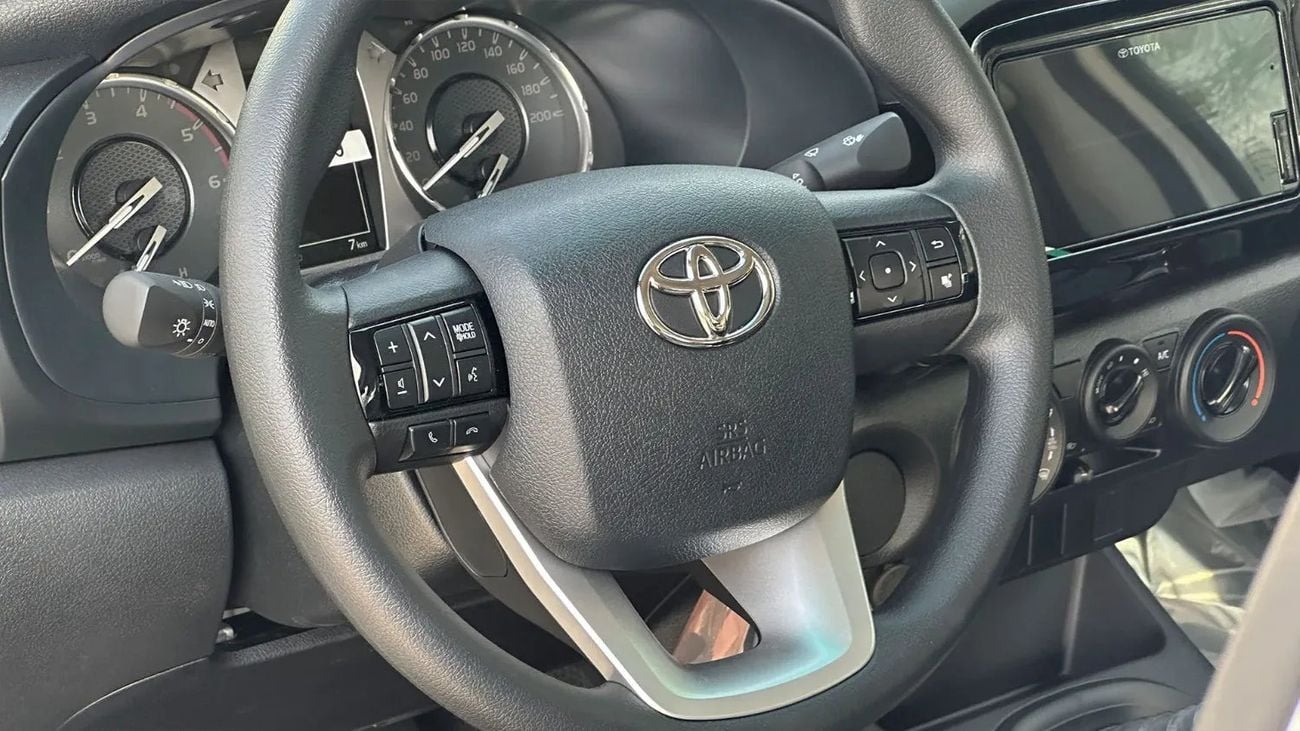 تويوتا هيلوكس Toyota/HILUX DIESEL DOUBLE CABIN 2WHEEL DRIVE /2.4L GLX MT