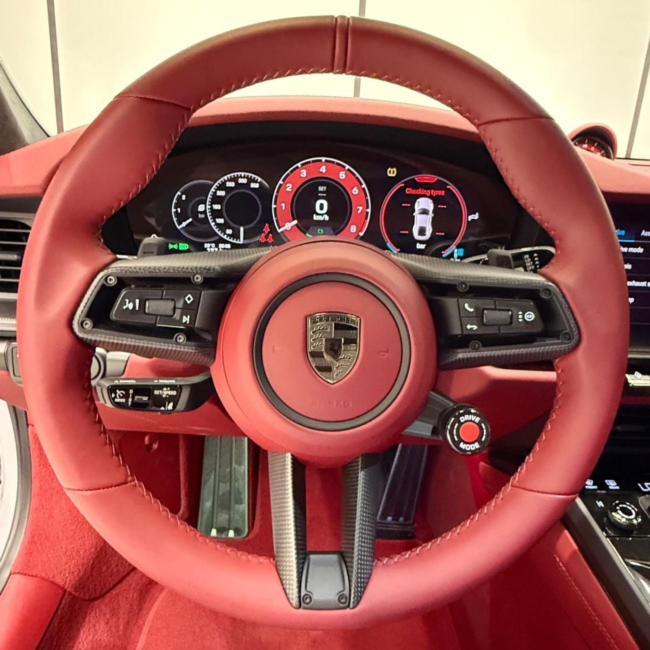 Porsche 911 TURBO S Hybrid GCC