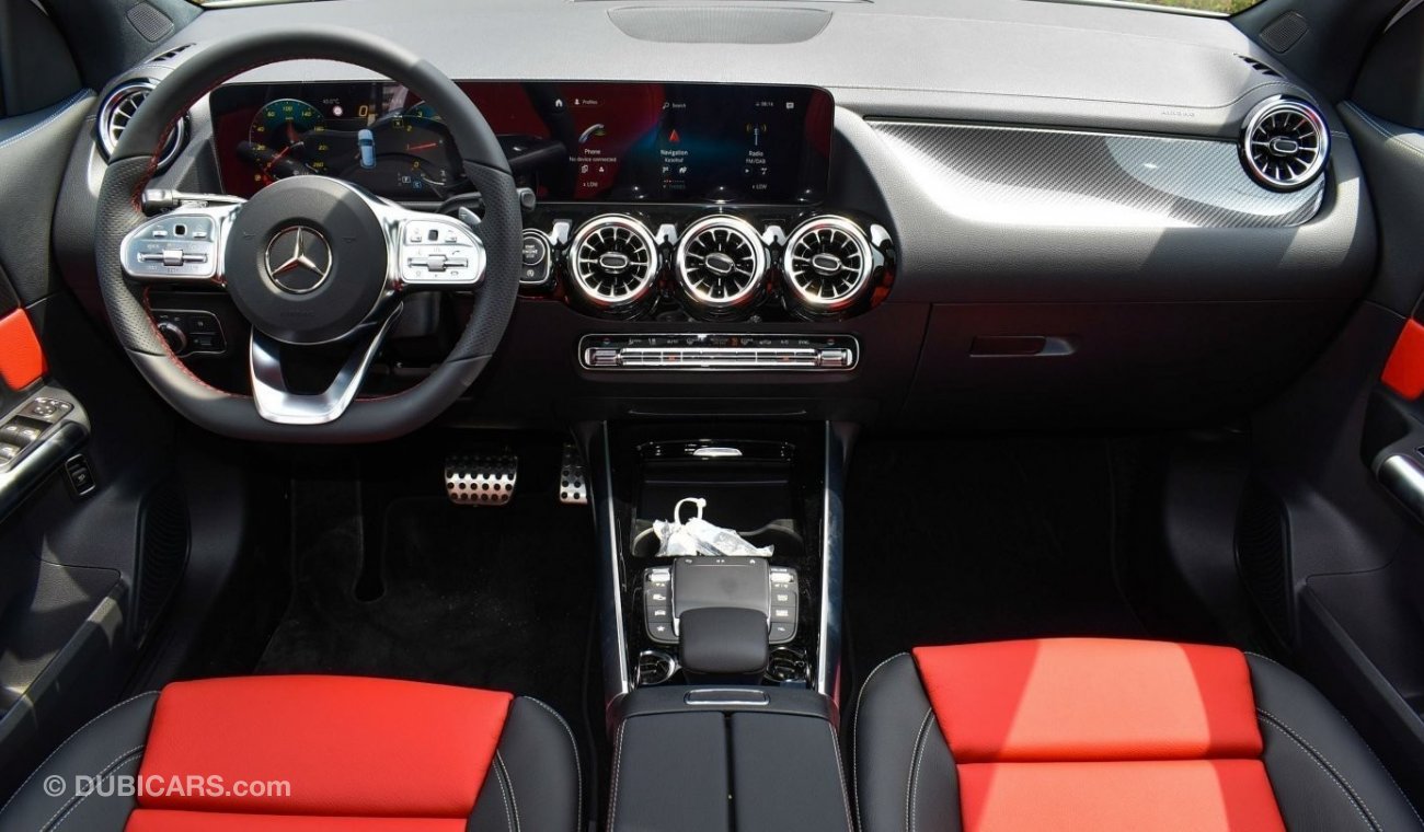 Mercedes-Benz GLA 200 interior - Cockpit