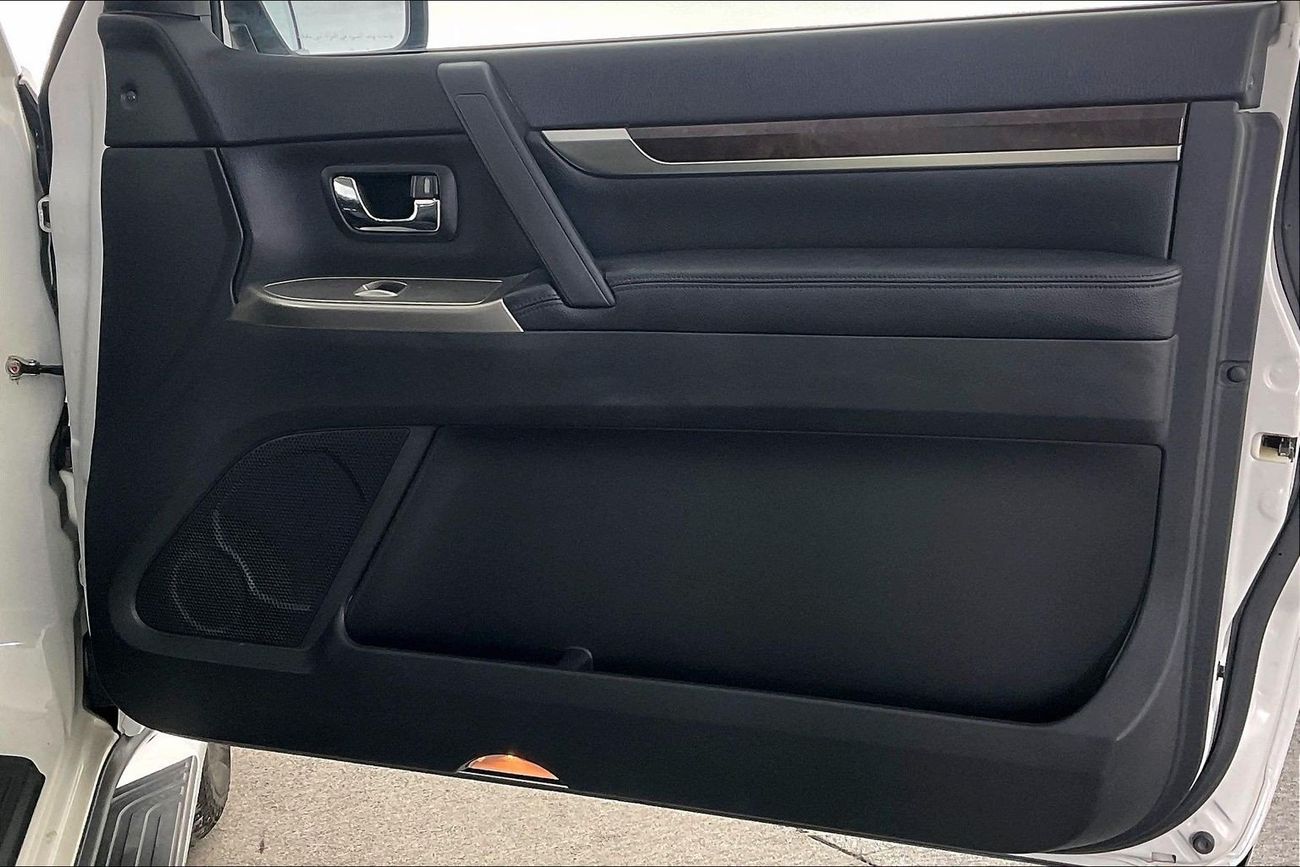 ميتسوبيشي باجيرو GLS Highline | National Day Celebration | شامل الضمان | 0 ﺪﻔﻋﺓ ﺃﻮﻟﻯ