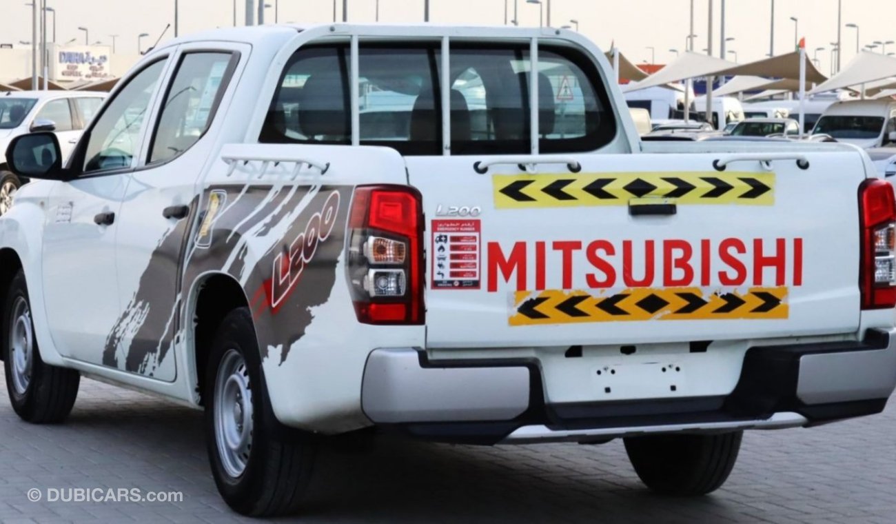 Mitsubishi L200 GL AUTOMATIC WINDOWS - MANUAL GEARBOX - 2WD - PERFECT CONDITION INSIDE OUT - GCC