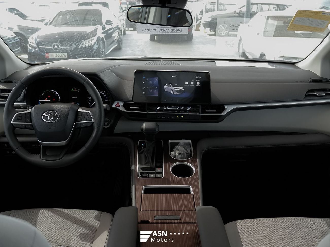 Toyota Sienna  2.5L Dual-Engine 2WD 2025 (Clearance Price)