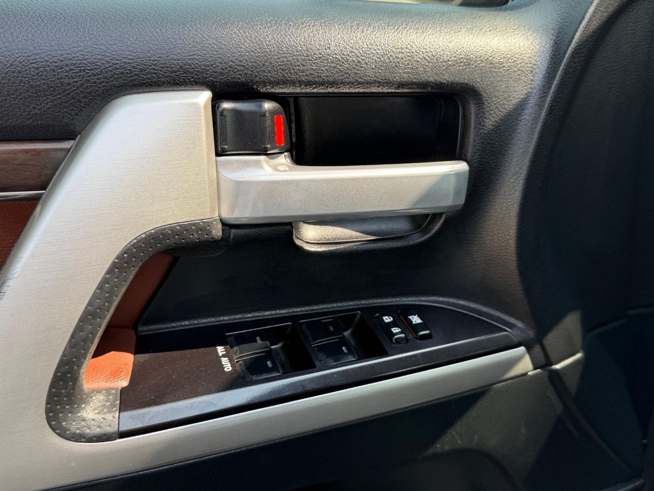 تويوتا لاند كروزر VXR 5.7L 4WD