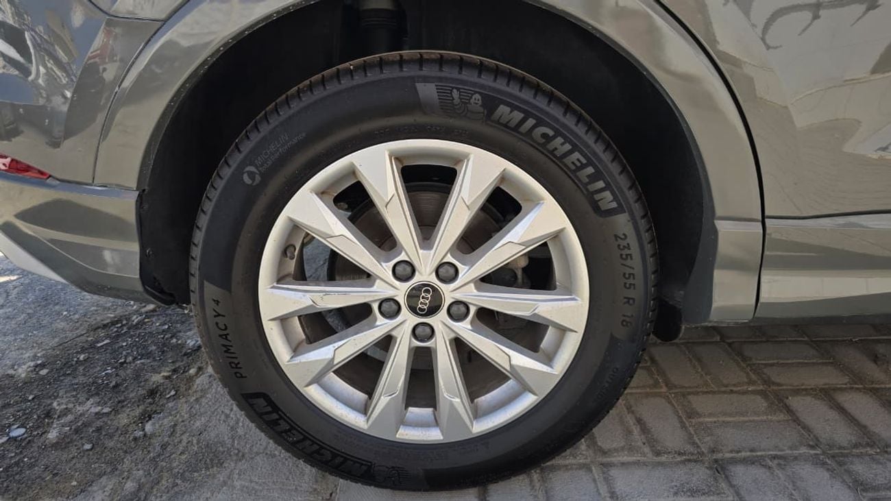 أودي Q3 40 TFSI quattro S Line 2.0L SUV Coupe