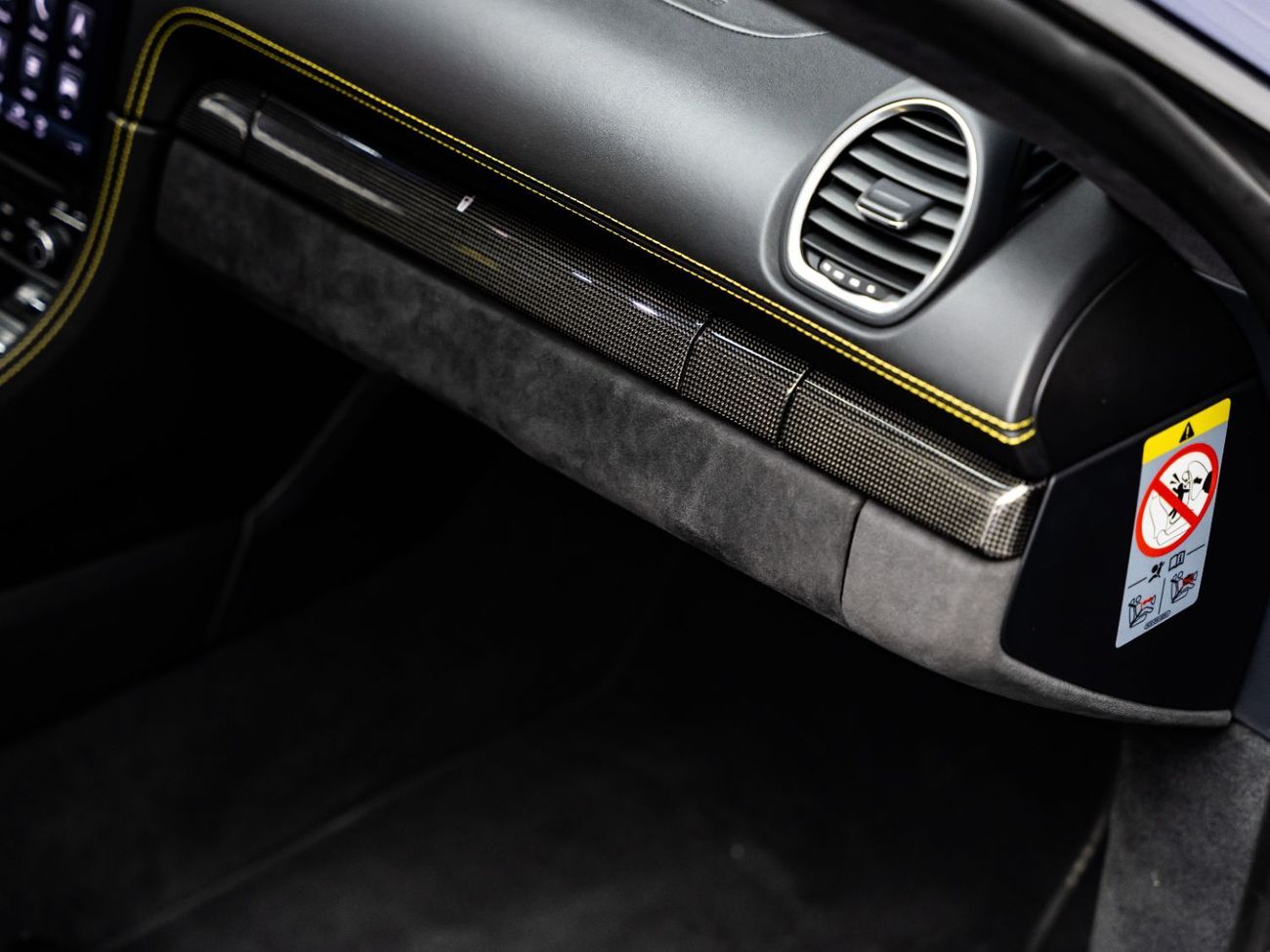 بورش كايمان 718 GT4 4.0L (414 HP) M/T