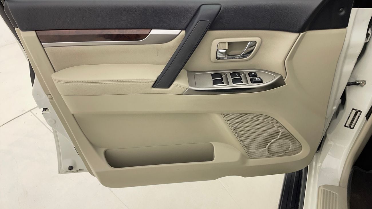 ميتسوبيشي باجيرو GLS LOWLINE 3.5 | بدون دفعة مقدمة | اختبار قيادة مجاني للمنزل