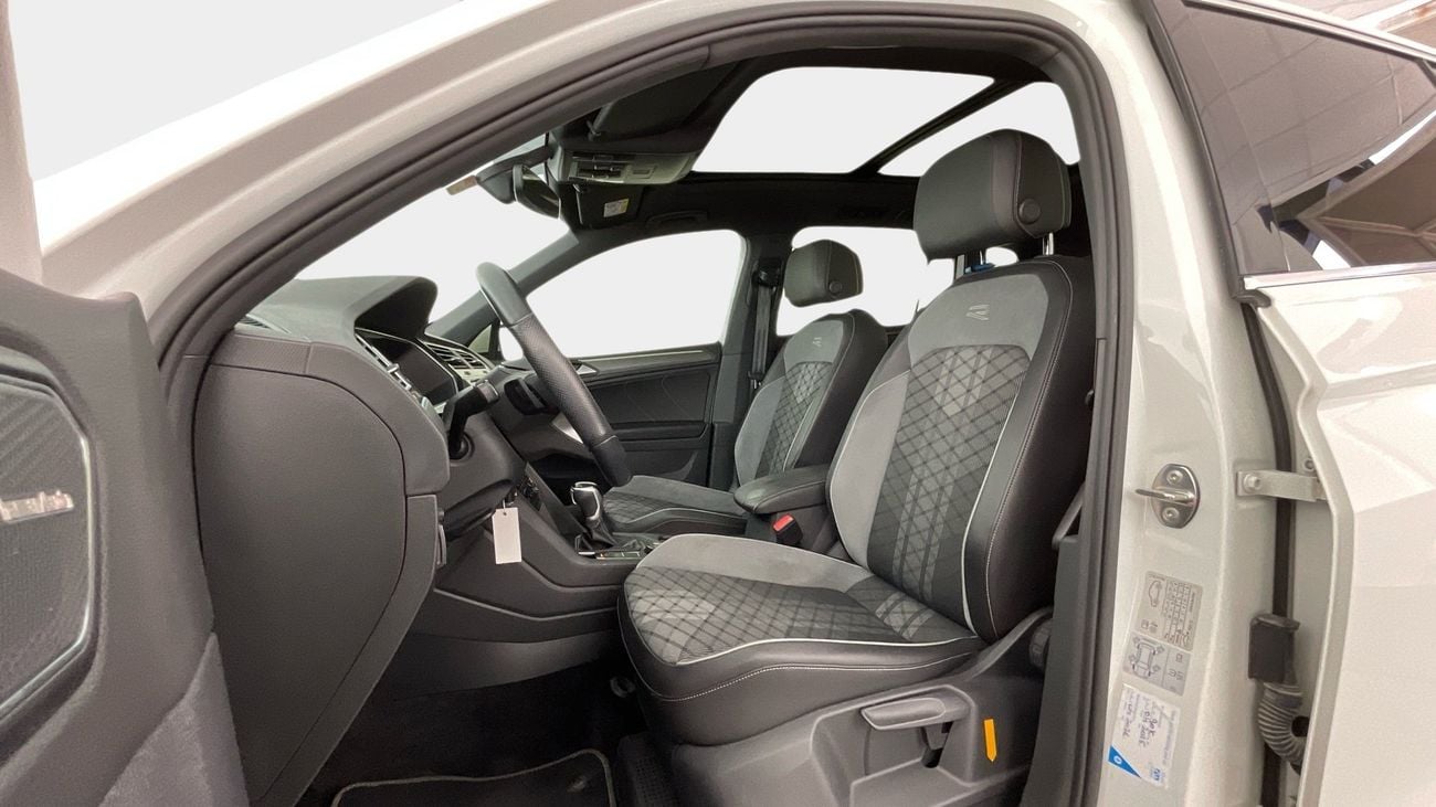 Volkswagen Tiguan 2.0 TSI 4WD DSG R-LINE | Guaranteed Warranty | 0 Down Payment