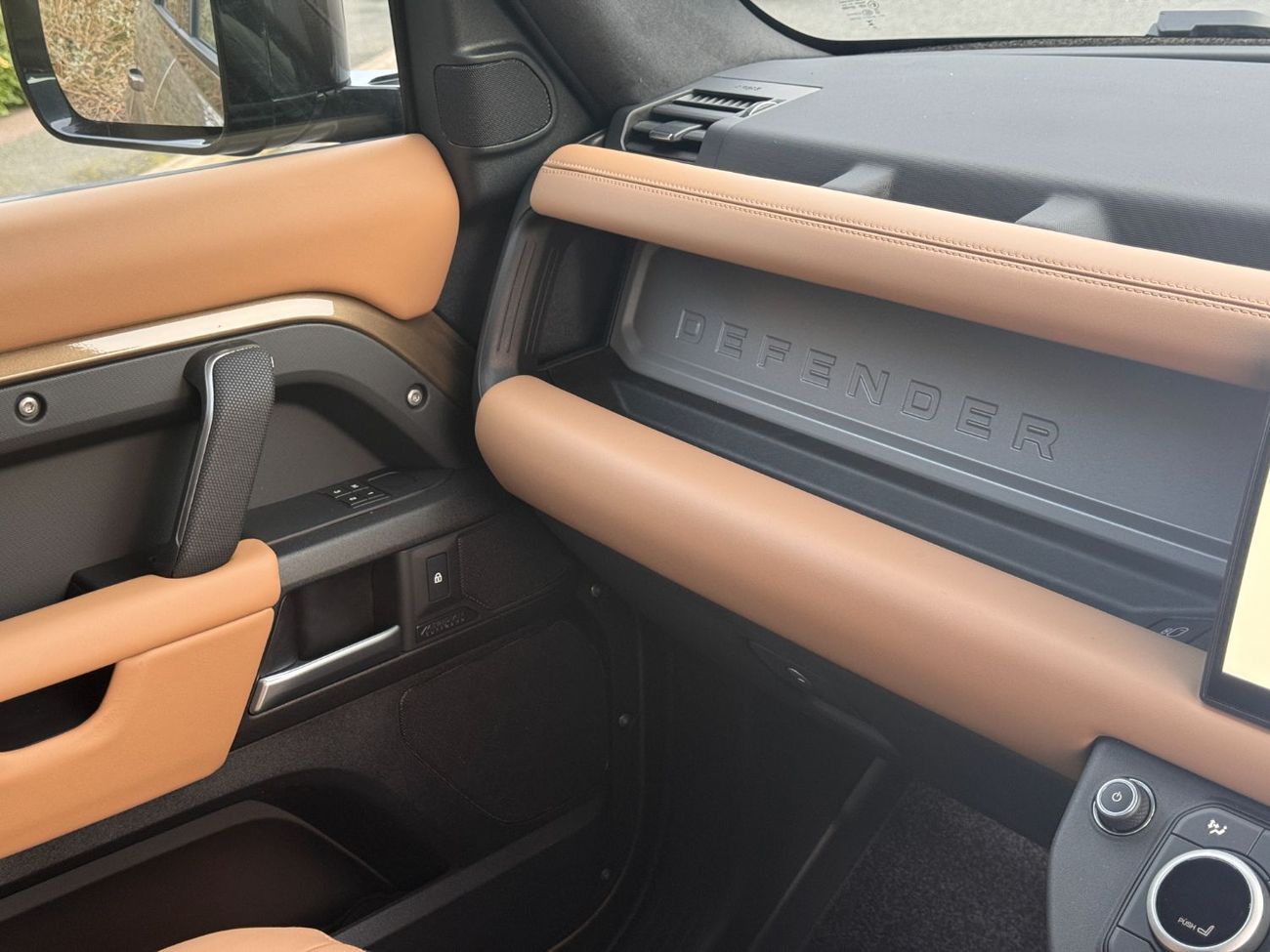 Land Rover Defender 130 D350 Diesel Mild Hybrid X-Dynamic HSE RIGHT HAND DRIVE