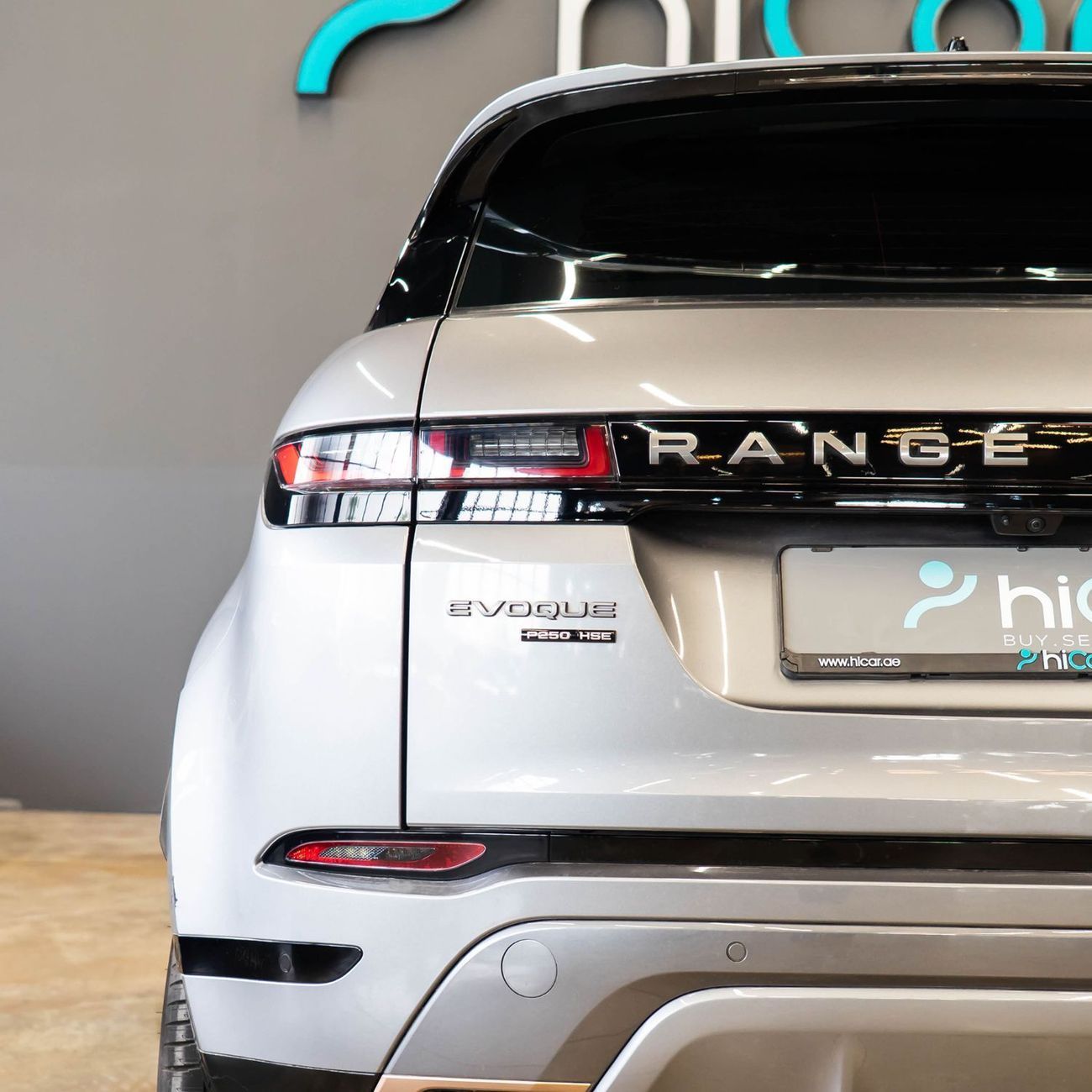 Land Rover Range Rover Evoque P250 R-Dynamic HSE 2.0L AED 2,203 pm • 0% Downpayment • Evoque R-Dynamic HSE • 1 Year Warranty